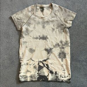 LuluLemon Women's Short Sleeve Tie-Dye Ribbed Tee in Cream and Gray